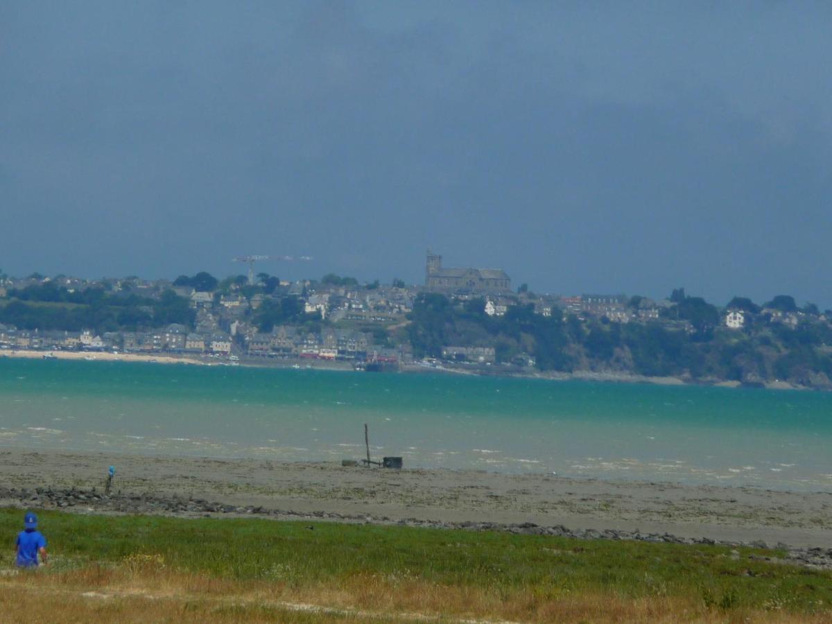 Le Bout De La Ville Hirel Exterior foto